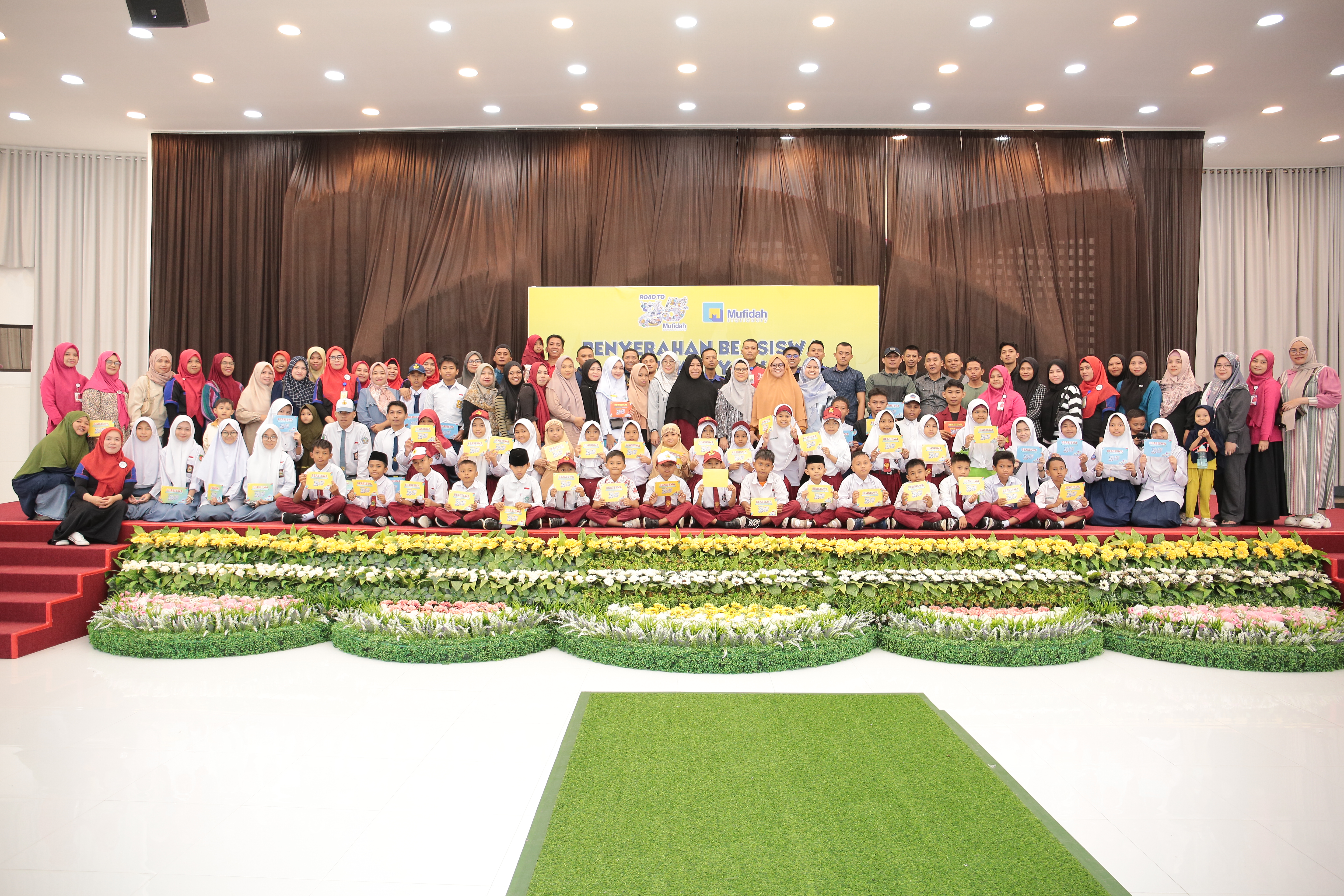 Terus Berinovasi dan Menginspirasi, Mufidah Stationery Salurkan Beasiswa Anak Karyawan Dalam Rangka Road To 25